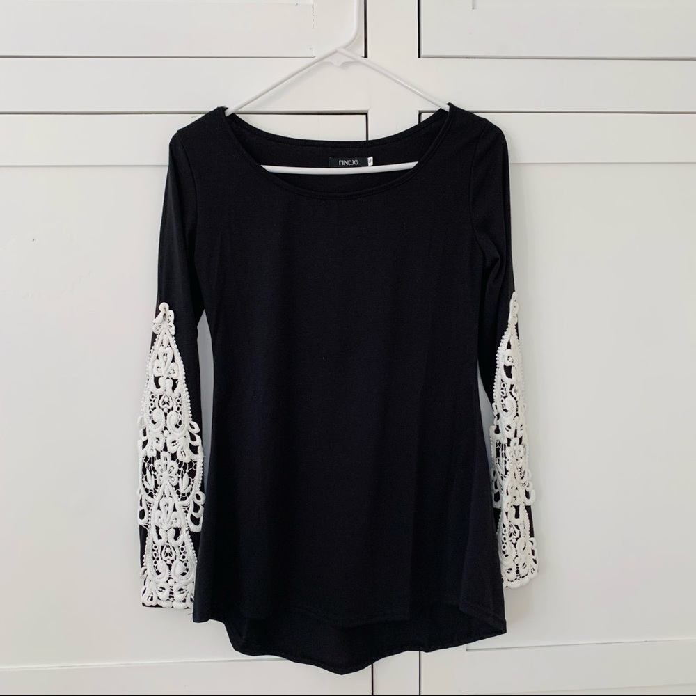 Finejo Black Long Sleeve White Lace Top Size Small